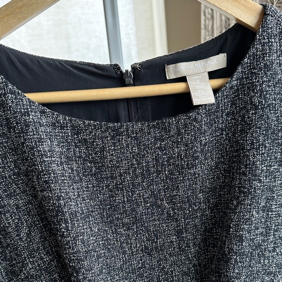 Banana Republic - Picture 2 of 5